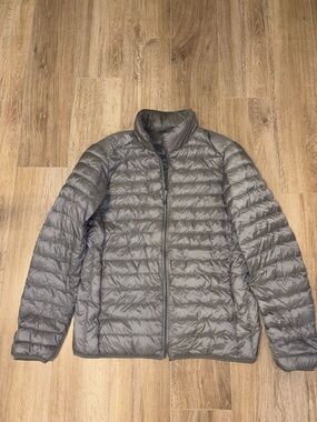 Uniqlo Men's Lightweight Puffer Jacket - Gray